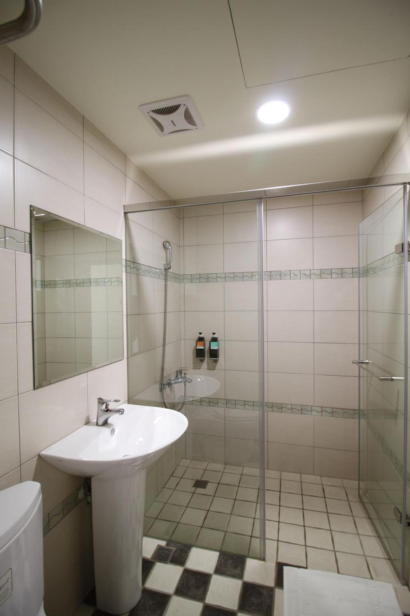 Moment Inn Tainan Exterior photo