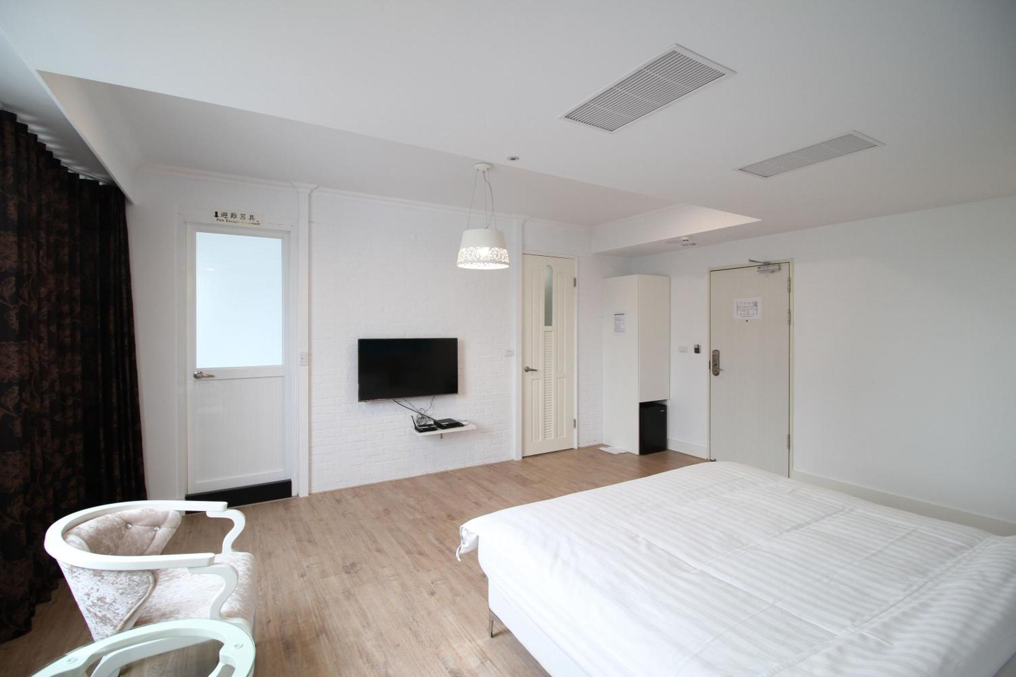 Moment Inn Tainan Exterior photo