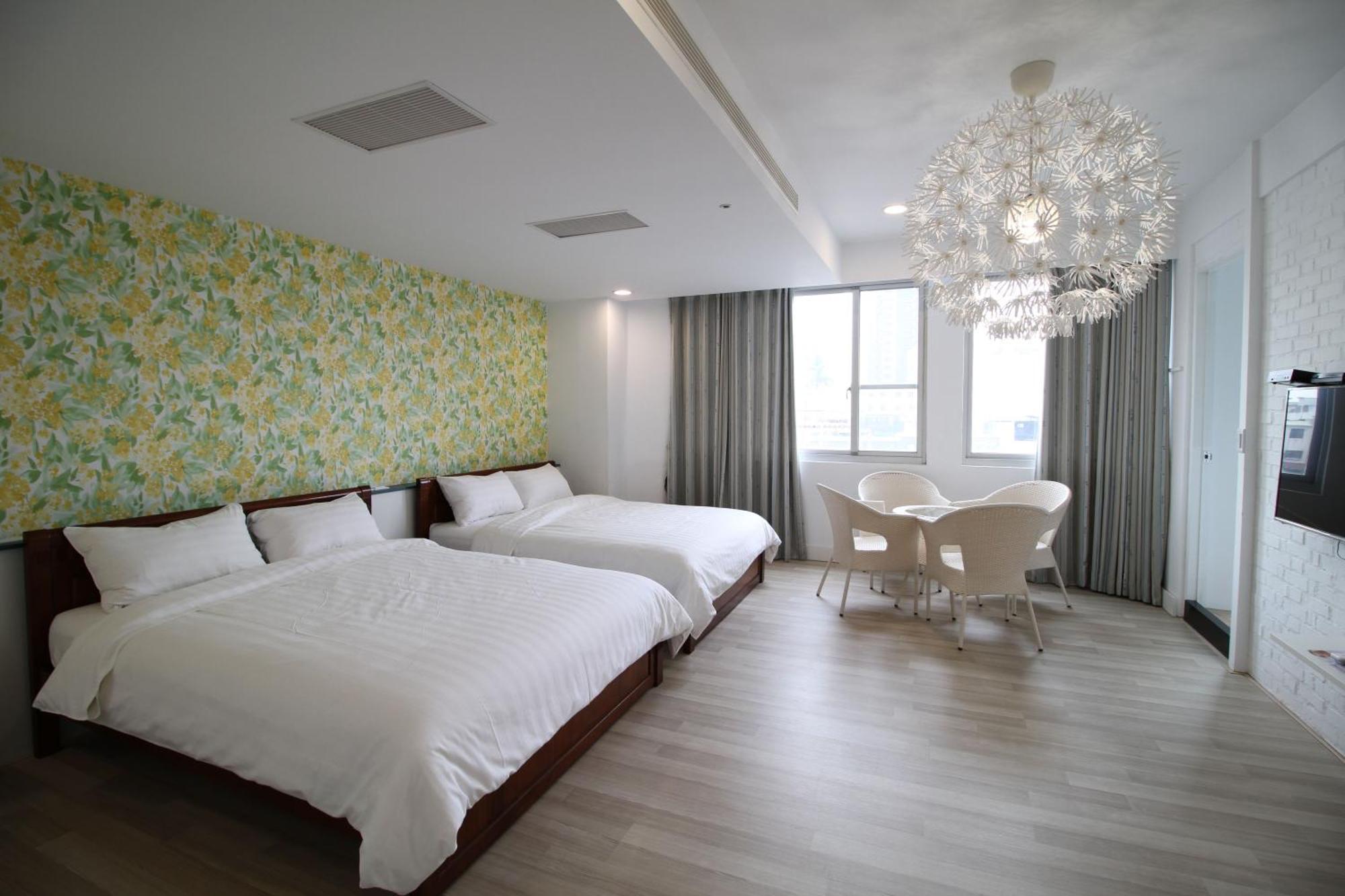 Moment Inn Tainan Exterior photo
