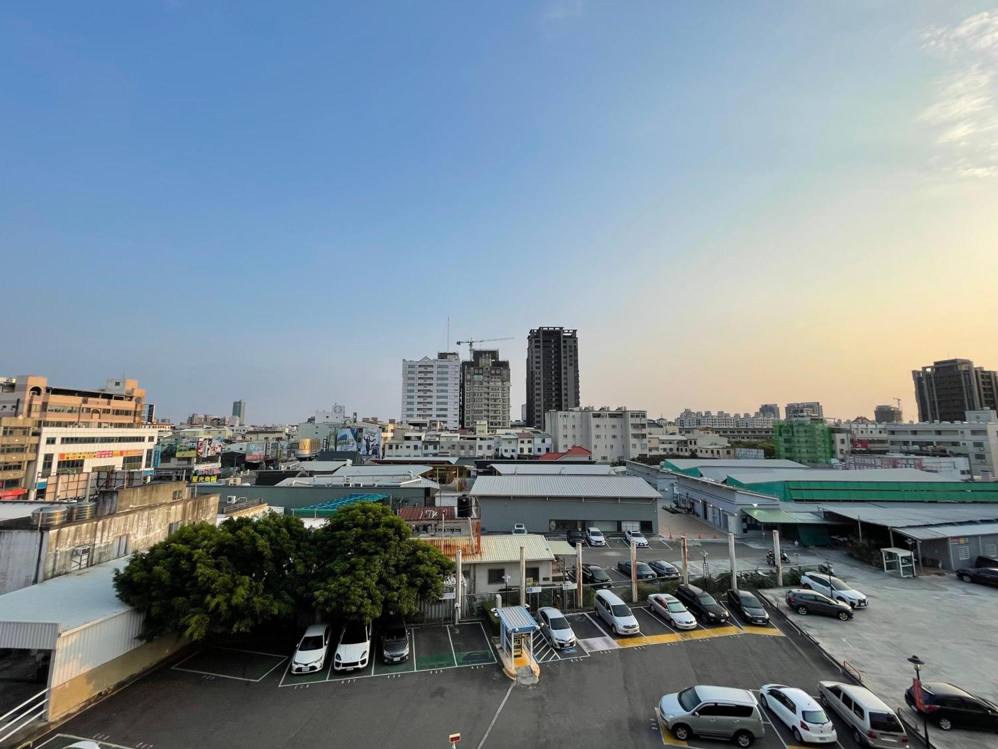 Moment Inn Tainan Exterior photo