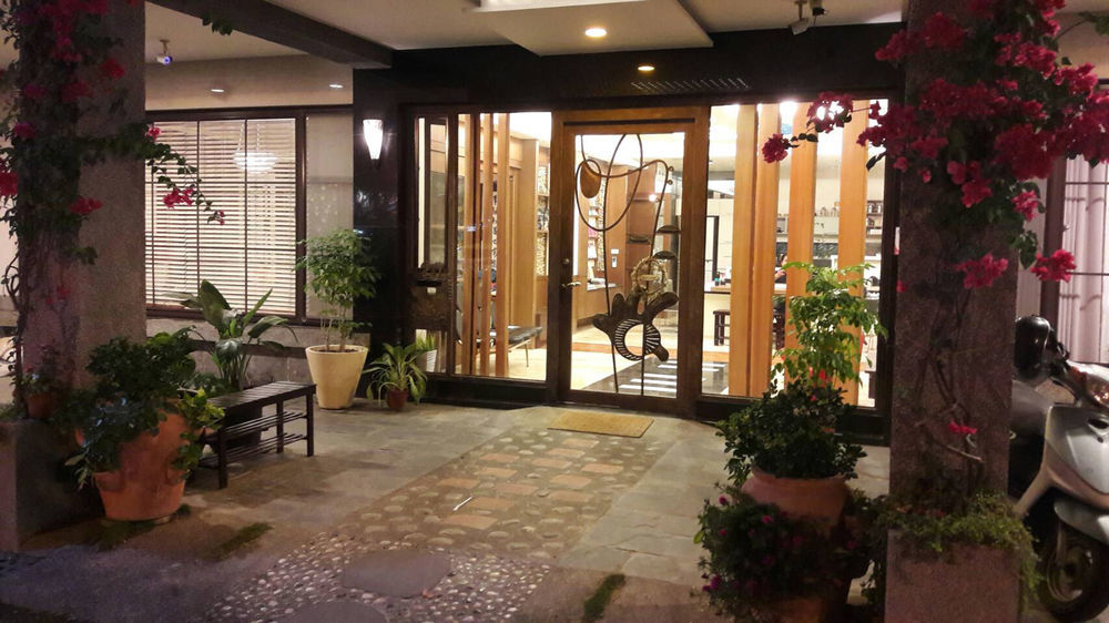 Moment Inn Tainan Exterior photo