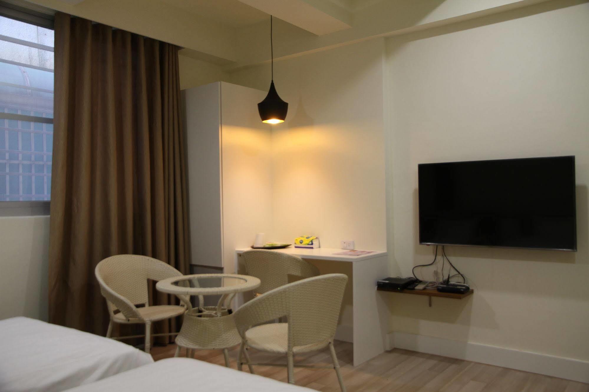 Moment Inn Tainan Exterior photo