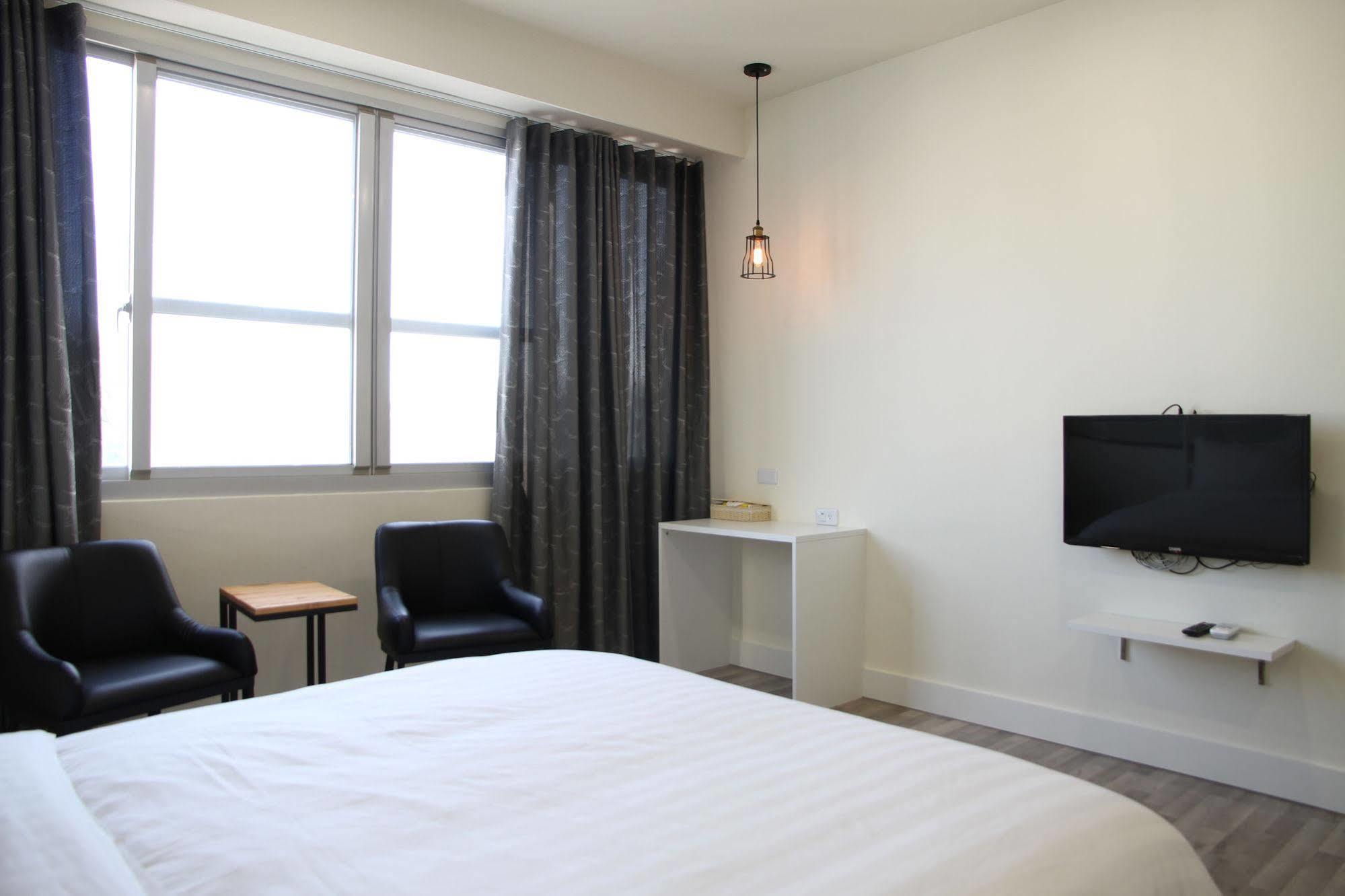 Moment Inn Tainan Exterior photo